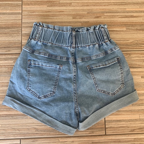 ❤️NWOT Denim jean shorts elastic waist pockets size small - Picture 3 of 5